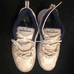 NIKE AIR MONARCH IV TRAINING SHOE